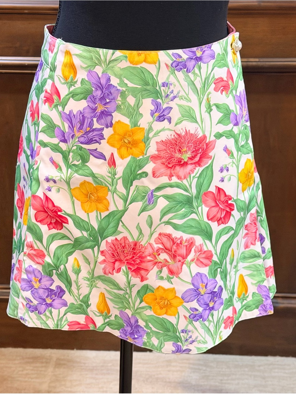 NWT SIZE S White Floral REVERSIBLE  Skirt with Pink, Yellow & Purple Blooms - Picture 2 of 10